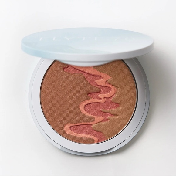 Flyte 70 Makeup Set with ColorBack, HazyView, HazyCheek, & make-up bag - Picture 9 of 10